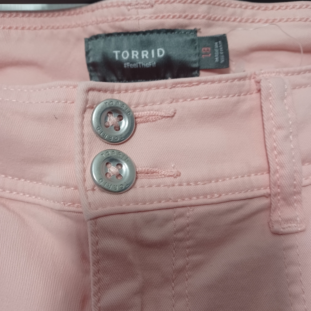 Torrid Pink Capris - Picture 3 of 4